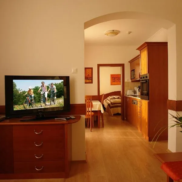 萨瑞德赛玛克佩泽欧酒店，位于Orbányosfa的酒店