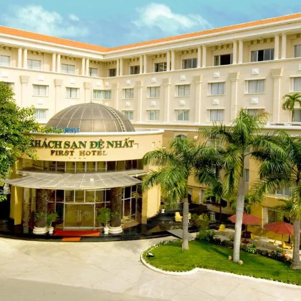 第一酒店，位于Vĩnh Bình的酒店
