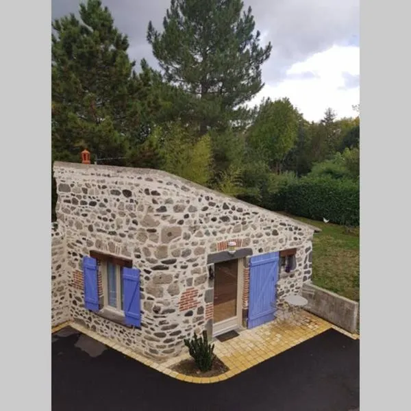 Maisonnette en pierre indépendante de 20 m2，位于Saint-Cirgues-sur-Couze的酒店