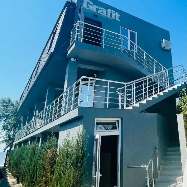 GRAFIT，位于库罗尔特涅的酒店