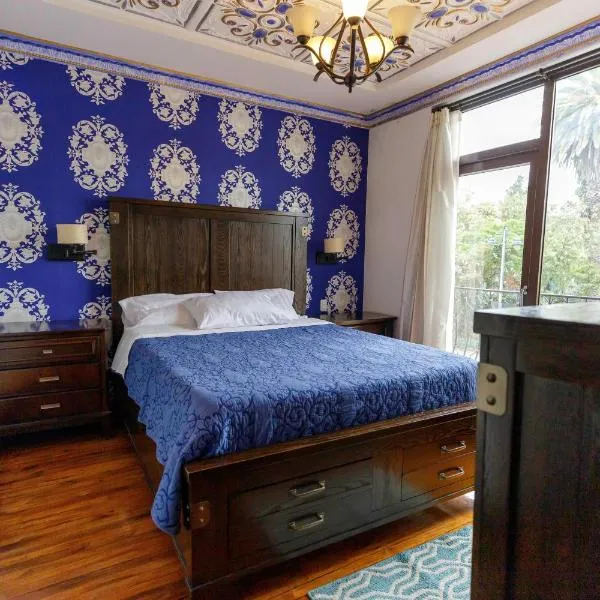 Hotel Azul de la Plaza by Chat Noir，位于昆卡的酒店