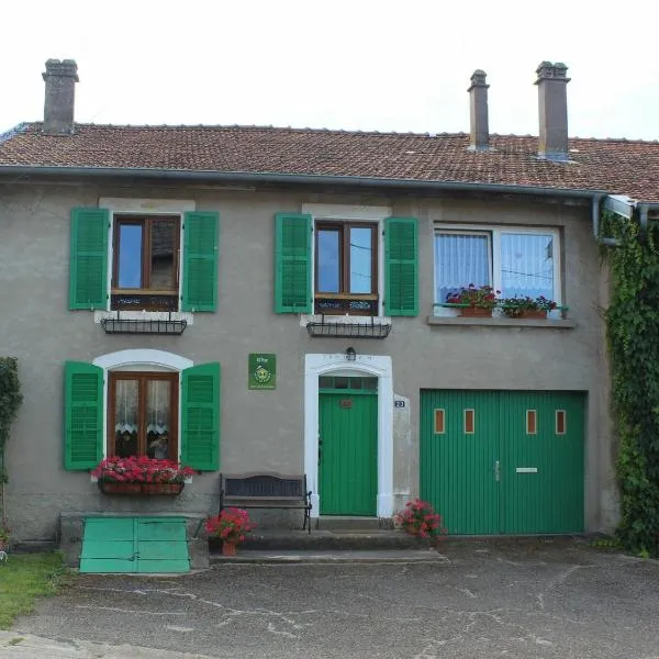 Gîte confortable avec terrasse et jardin, près de Baccarat, idéal pour nature et détente - FR-1-584-51，位于Autrepierre的酒店