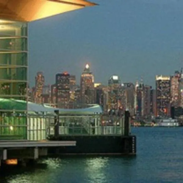 Casa de Paz I - Destination to American Dream Mall, NYC, Washington Heights，位于北卑尔根的酒店