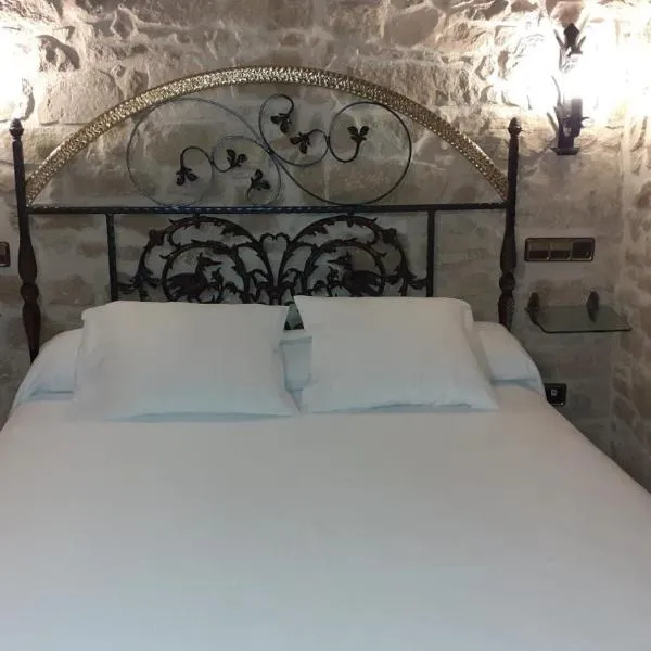 HOTEL EL CASTELL，位于Cretas的酒店