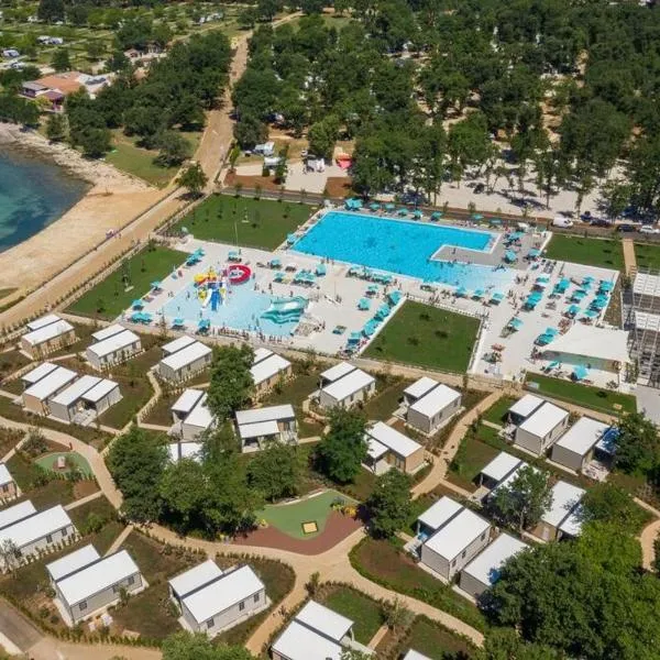 Adriamar Mobile Homes in Camping Park Umag，位于乌马格的酒店