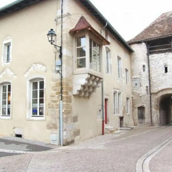 Maison de Caractère 14ème Siècle, 6 Pers., Grand Jardin & Cheminée, Près de Nancy et Verdun - FR-1-585-46，位于Void的酒店