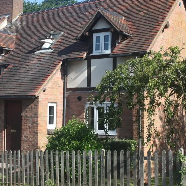 Honeysuckle Cottage，位于赫里福德的酒店