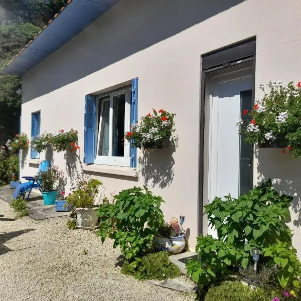 la petite maison bleue，位于Mégrit的酒店