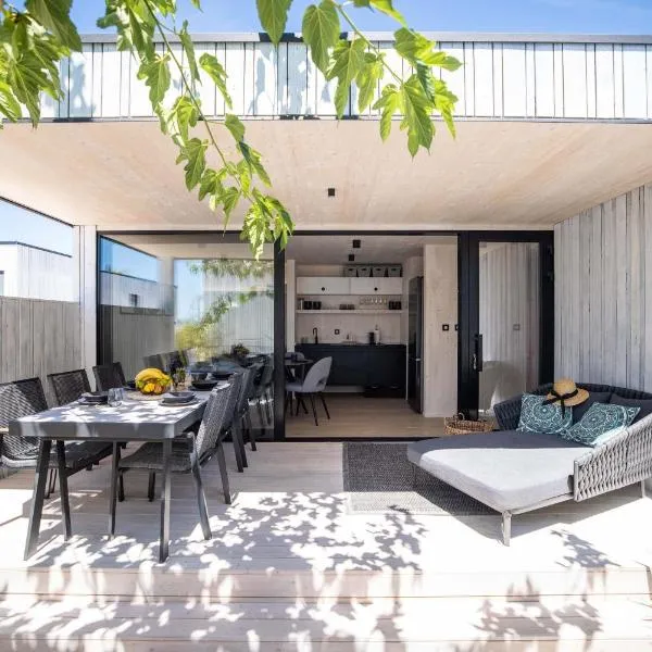 Arcadia Eco-Luxe Mobile Homes with infinity pool by OIKO Collection，位于普利拉卡的酒店