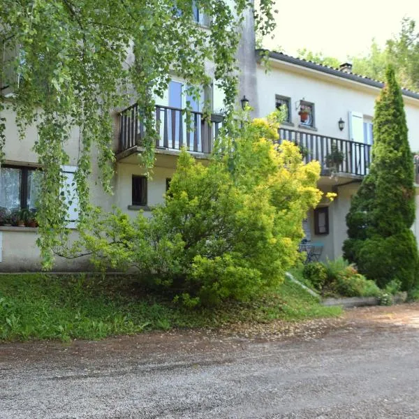 Chambres d'Hôtes L'Orée des Bois，位于Lacrouzette的酒店