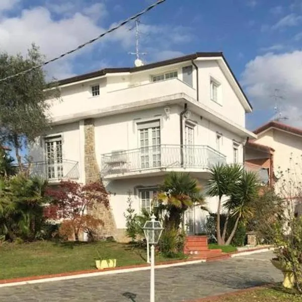 VILLA FELICE，位于洛阿诺的酒店
