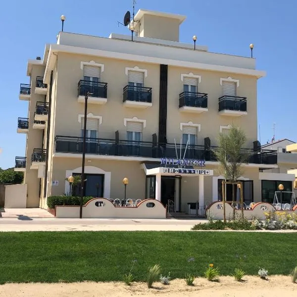 米兰聂斯酒店，位于Igea Marina的酒店