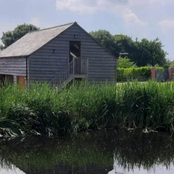 Swallows Retreat: A Country Loft Apartment，位于Coddington的酒店