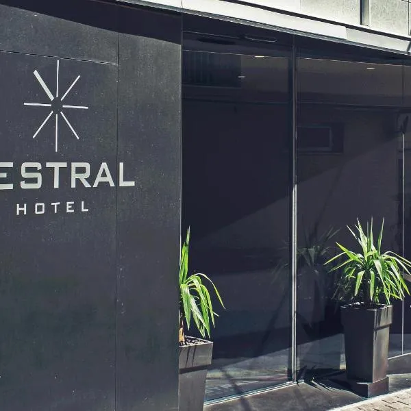 Hotel Mestral Perelló，位于L'Ametlla de Mar的酒店