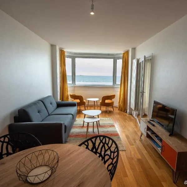 APPARTEMENT PLEINE VUE MER 34 Ch. du Sillon Saint-Malo Plage，位于圣茹昂代盖雷特的酒店