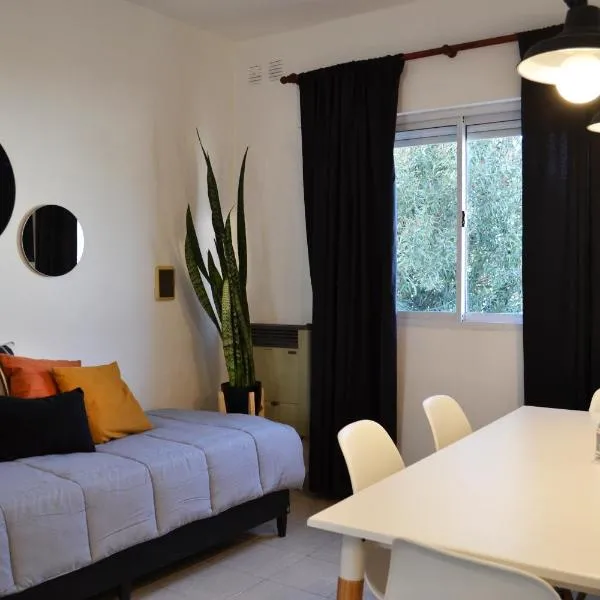 RIO 4 Departamento temporario con cochera，位于玛利亚镇的酒店