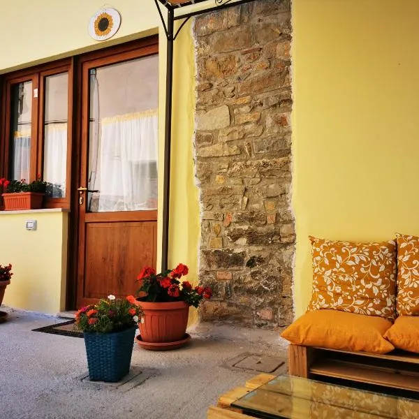 Agriturismo B&B Il Girasole，位于Roccadaspide的酒店