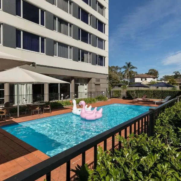 悉尼雷吉斯班克斯镇酒店，位于Moorebank的酒店