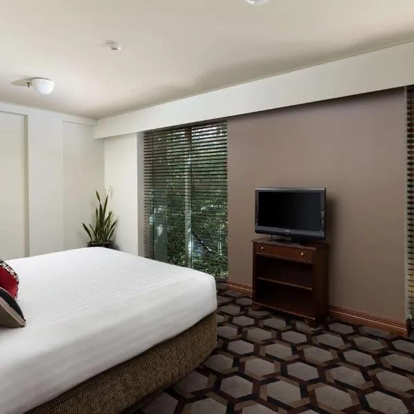 Rydges Canberra，位于Weston Creek的酒店