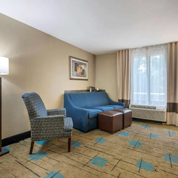 Comfort Suites near MCAS Beaufort，位于Frogmore的酒店