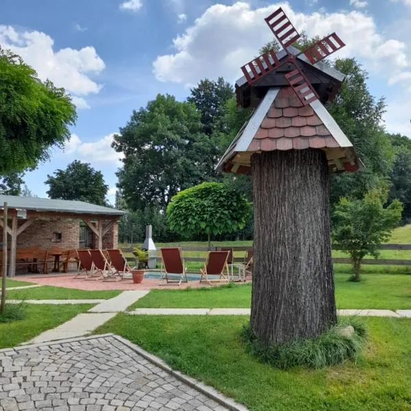 Ferienhaus auf einer Ebene mit eigenem Garten, Sommerpool und Badefass，位于Heinsdorfergrund的酒店