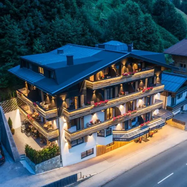 Boutique Hotel ANYBODY，位于萨尔巴赫的酒店