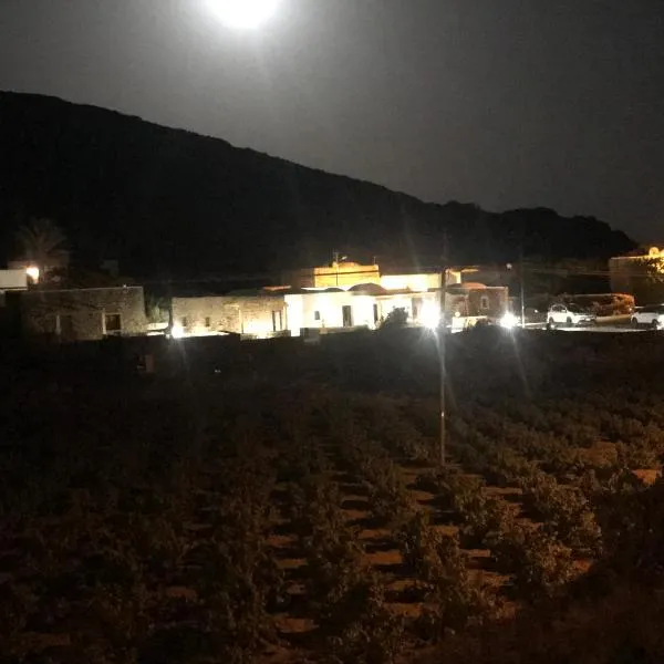 La Grotta di benikula'，位于潘泰莱里亚的酒店
