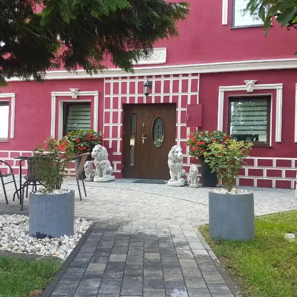 Dworek pod Lwami，位于Grodków的酒店