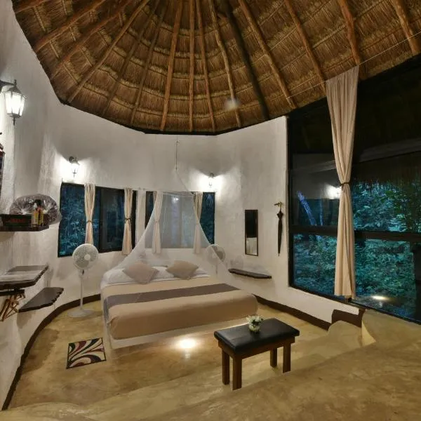 Jolie Jungle Eco Hotel，位于Leona Vicario的酒店