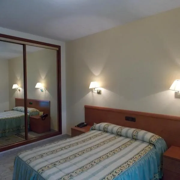 Hotel San Cristobal，位于科里亚的酒店