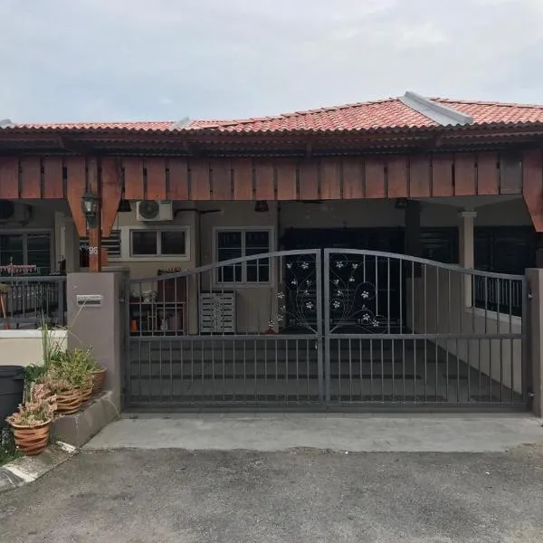No 96 Nazirin Homestay Lumut，位于卢穆特的酒店