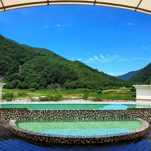 Pine Forest Jeongseon Alpine Resort，位于旌善的酒店