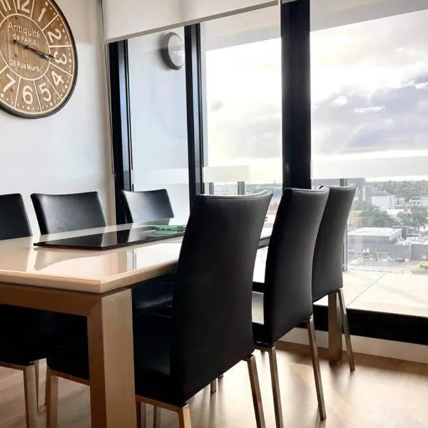 Enjoy a little Luxury in Adelaide CBD - Perfect!，位于阿德莱德的酒店