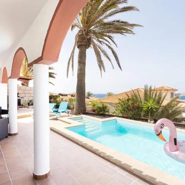 Casa Platano - Private pool - Ocean View - BBQ - Garden - Terrace - Free Wifi - Child & Pet-Friendly - 4 bedrooms - 8 people，位于Fasnia的酒店
