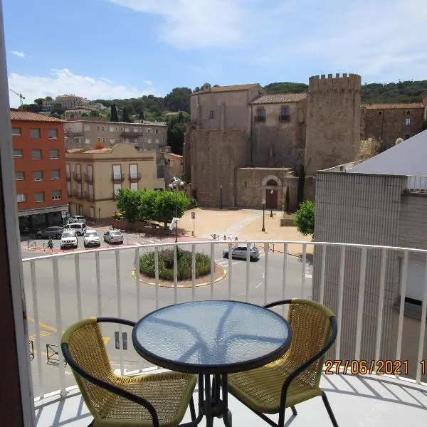 Hotel Apartaments Gesòria Porta Ferrada，位于桑特费柳德吉克索尔斯的酒店
