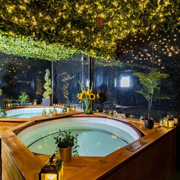 The Tudor Gathering - Events Groups - Up To 30 - Hot Tub，位于切斯特的酒店