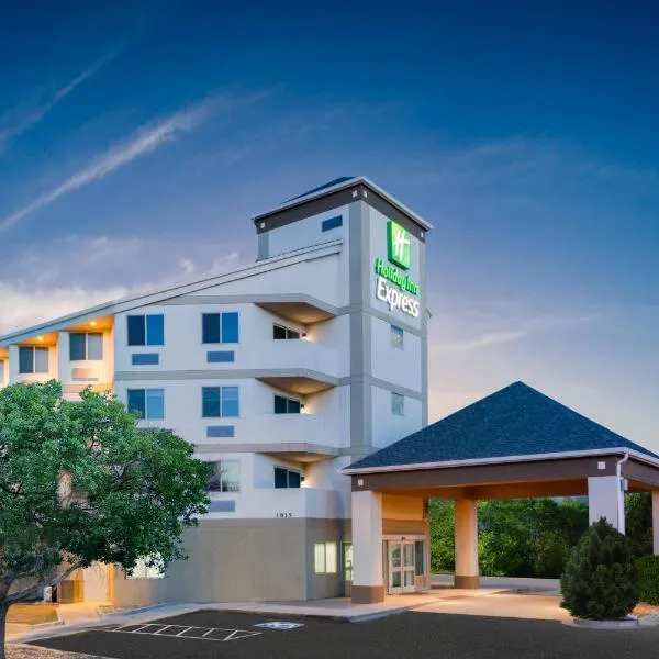 Holiday Inn Express & Suites Colorado Springs-Airport, an IHG Hotel，位于科罗拉多斯普林斯的酒店