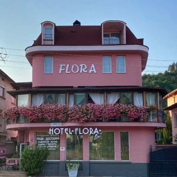弗洛拉家庭旅馆，位于Elenka的酒店
