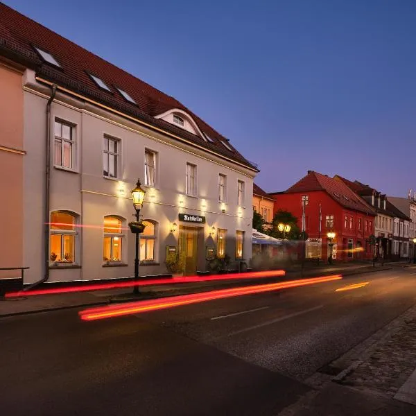 Ratskeller Hotel & Restaurant Lindow，位于Herzberg的酒店