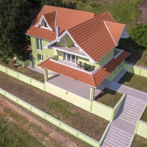 Bovan GREEN LAKE apartments，位于索科矿泉村的酒店