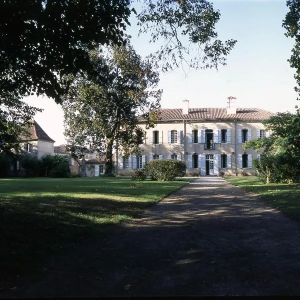 帕拉达城堡酒店，位于Lacquy的酒店