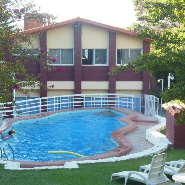 维拉卡洛斯帕兹澳玛酒店，位于克鲁兹镇的酒店