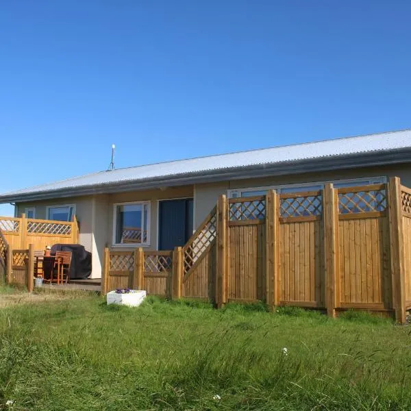 Stóri-Bakki Guesthouse-with hot tub，位于Sleðbrjótur的酒店