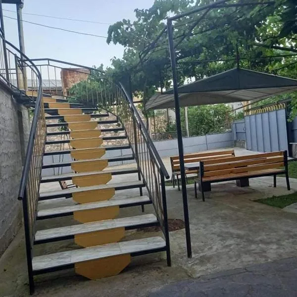 Guest House Fazisi，位于库塔伊西的酒店