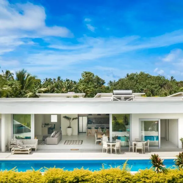 Mama Taras Luxury Villa，位于Ngatangiia的酒店