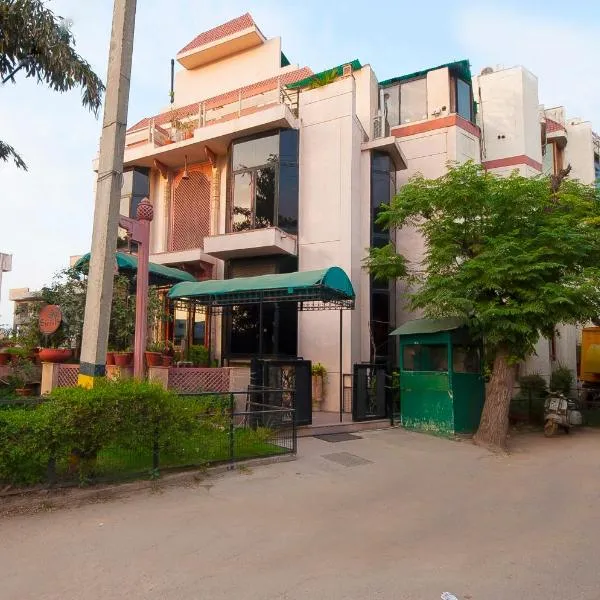 西里西18号酒店，位于Garhi Harsāru的酒店