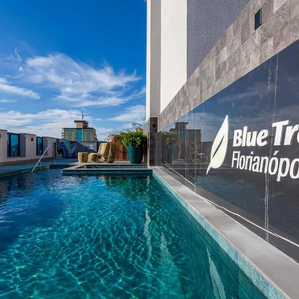 蓝树高级弗洛里亚诺波利斯旅馆，位于Barreiros的酒店