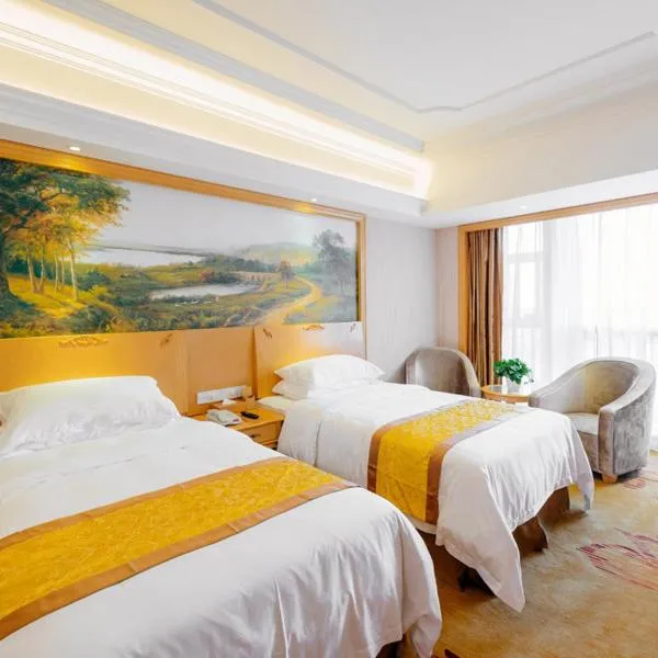 维也纳国际酒店上海滴水湖海洋公园店，位于Pengzhen的酒店