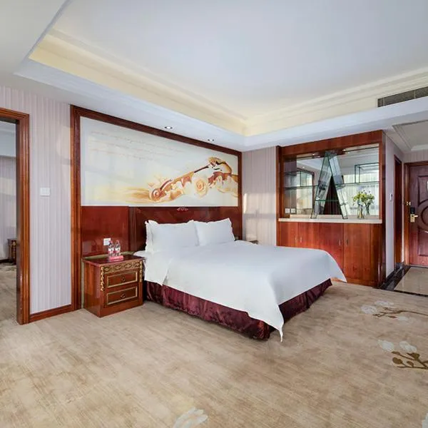 维也纳酒店深圳坪山深汕路店，位于葵涌的酒店