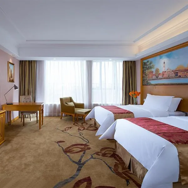 维也纳酒店佛山乐从家具城店，位于龙江的酒店